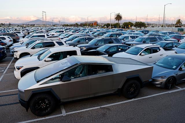 Americans’ interest in electric cars dwindles as the firestorm around Tesla grows